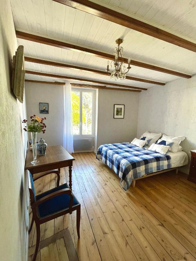 Bed and Breakfast Chez Sarah - L'Escapade Javerlhac-et-la-Chapelle-Saint-Robert Exterior foto