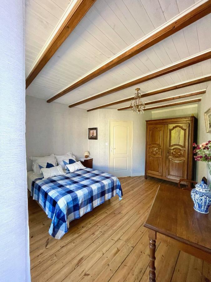 Bed and Breakfast Chez Sarah - L'Escapade Javerlhac-et-la-Chapelle-Saint-Robert Exterior foto